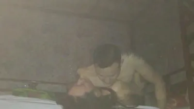 背着老公在外面搞破鞋！中途老公打来电话真刺激全程高能