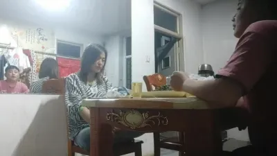 离异少妇吐露生活不满 一杯杯啤酒下肚 让自己更加奔放
