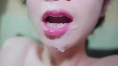 这对奶子看着就让人发傻,湿润的白虎逼包裹着鸡巴,让人压根顶不住啊!