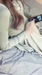 和嫂子激情大战,嫂子的皮肤真的又白又嫩,背着大哥操嫂子