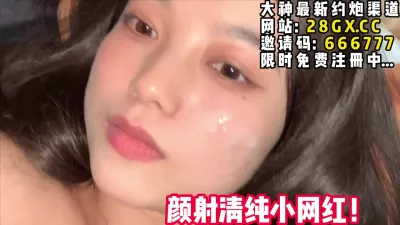 [付费] 有性瘾的小网红！喜欢穿着丝袜被操！【完整版36分钟已上传下面简阶】