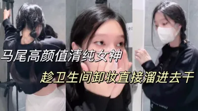 [原创] 后颈部的小纹身清纯中更带妩媚。