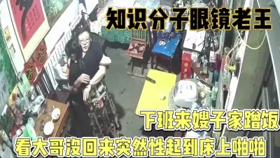 [付费] 下班做饭的嫂子真迷人！趁大哥没回来我来宠【完整版60分钟已上传下面】